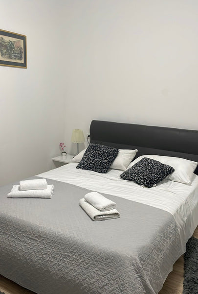 Appartement ancien de 38 m2 situé au 2e étage d’un immeuble sécurisé avec ascens Marcy-l'Étoile, France Lyon : appartement 7e arrondissement Entire rental unit vacation rental 773415558784582536