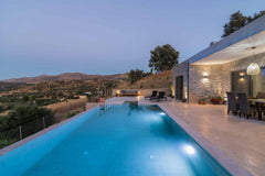 Entspanne dich mit der ganzen Familie in dieser friedlichen Unterkunft.<br /><br  Triades Villas 2 Entire villa vacation rental 692550834731446078