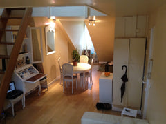 Charmant appartement clair et lumineux de 54m2, tout équipé dans lequel je vous  Paris, France Mezzanine à deux minutes des Champs Private room in rental unit vacation rental 3015969