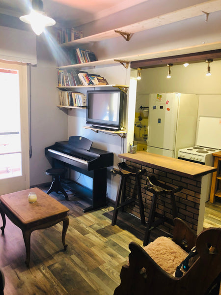 A spacious, cozy vintage style one bedroom flat in a quiet neighbourhood just 1. England, United Kingdom Vintage Style Cozy One bed room flat Entire rental unit vacation rental 31679597