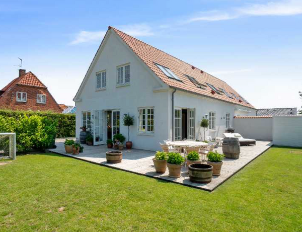 Beautiful house  built in 2016 in quality materials from top to toe.<br /><br />  Stylish and modern family-friendly  170m2 house Entire villa vacation rental 54174084