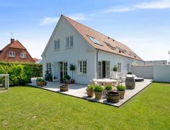 Beautiful house  built in 2016 in quality materials from top to toe.<br /><br />  Stylish and modern family-friendly  170m2 house Entire villa vacation rental 54174084