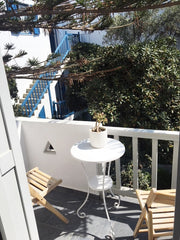 The room is equipped with 3 single beds that can be arranged as 1 double bed and Greece Room with balcony in Mykonos center Room in hotel vacation rental 28022327