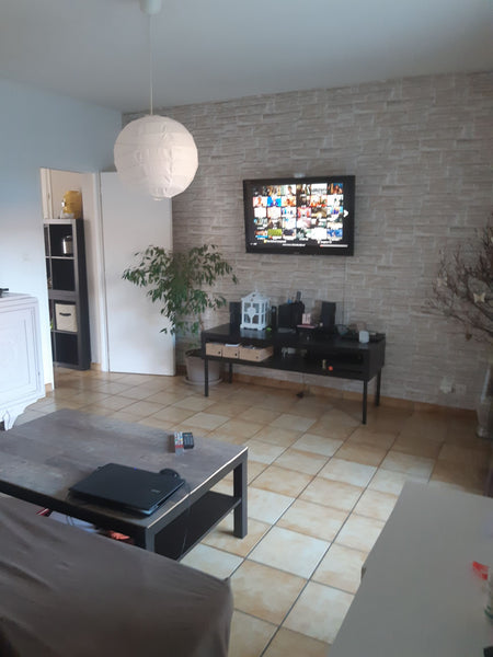 Maison de plein pied de 70m2 avec jardin d'environ 400 m2 proche arrêt iris tram Lormont, France Chambre équipée Private room in townhouse vacation rental 3149426