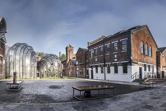 London to Southampton Port with BOMBAY Sapphire Distillery Experience on the way  Private Tours and Travel Guide Europe London CITY London Destination Tour