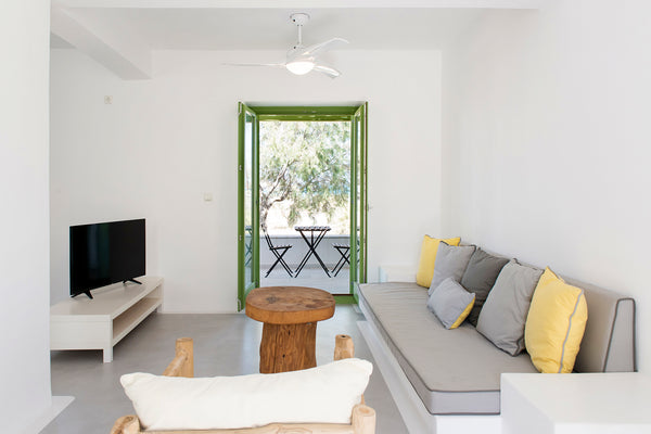 This typical Cycladic Greek House features 3 bedrooms and can welcome up to 7 gu London, United Kingdom Seaside Paros Naousa Green Cycladic home vacation rental 25420285