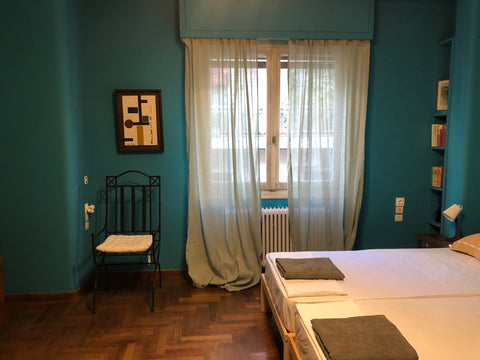 <b>License number</b><br />00001253879 Athens, Greece Blue room in 190sm 60s apartment Private room in condo vacation rental 53874029