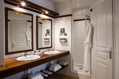 Dans le cadre raffiné d’un immeuble du XVIIIe siècle, cet établissement de carac  Suite, Hôtel Majestic Room in hotel vacation rental 42853965