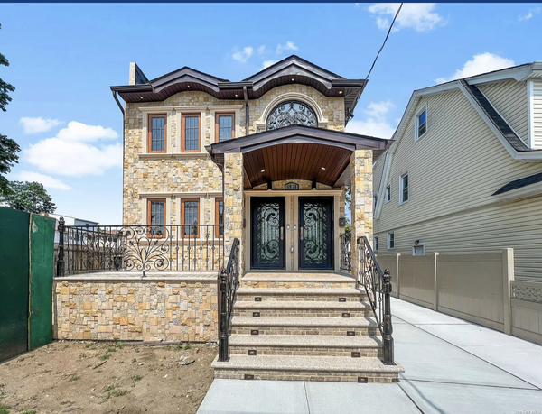 Come to this great place with lots of room for fun. Minutes away from airport, s  Home in Queens · ★New · 2 bedrooms · 2 beds · 1 bath Private room in home vacation rental 1071038139249600042