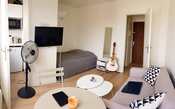 Nice bright modern appartment near Montmartre (famous artist district). <br /><b Paris, France Lovely modern appartment near Montmartre Entire rental unit vacation rental 22172080