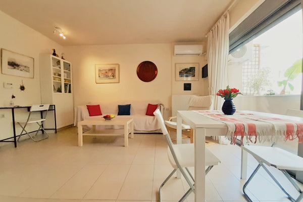 Our apt is 50 sq. m. situated at a totally brand new stylish building. It is des GR Kolonaki Athens quiet&safe apt with sunny terrace Entire rental unit vacation rental 49727952