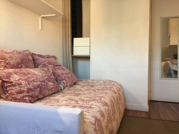 Pleasant, comfortable studette in the heart of the village of Batignolles welcom Paris, France Paris Batignolles - Super Studette - Bail mobilité Entire rental unit vacation rental 11488105