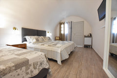 Rodakas Hotel, has 23 rooms with a total capacity of 64 people. <br />We served  Thera, Greece Traditional  Cave, Triple Room By The Pool. Room in hotel vacation rental 5653688