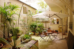 Mon logement est proche de marché des Batignolles. Vous apprécierez le quartier, Paris, France Appartement avec patio au pied de Montmartre Entire rental unit vacation rental 13705258