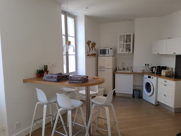 Studio 25m2  refait à neuf très lumineux, calme idéalement placé entièrement meu Auvergne-Rhône-Alpes, France Studio indépendant Lyon Vaise Entire rental unit vacation rental 34162401