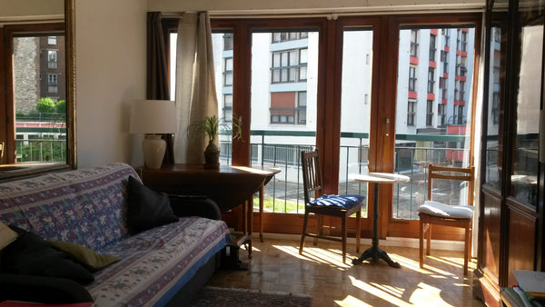 Ce studio très confortable donne sur un large espace arboré et non fréquenté. Il  Studio clair et calme de 34m2 à Gambetta Entire rental unit vacation rental 16174961