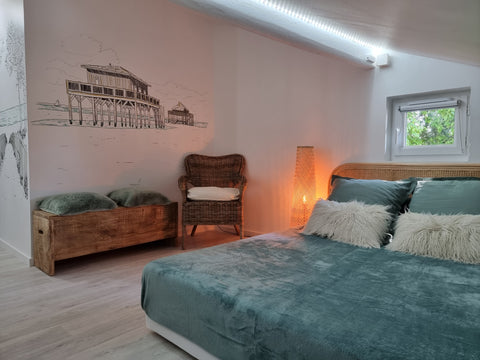 A l'étage d'une maison en pierre, véritable cocon décoré aux couleurs du Bassin  Le Bouscat, France Appart-hotel Bordeaux Nord Entire rental unit vacation rental 620722669091722127