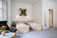 The whole group will enjoy easy access to everything from this centrally located New York, NY Bright one-bedroom. Breakfast and dinner included. Private room in serviced apartment vacation rental 639725246872460528