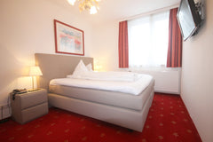 Welcome to Hotel Altmann ! <br /><br />This space is perfect for people looking   Single room Room in hotel vacation rental 53651412