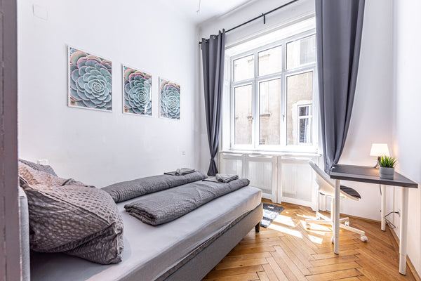 With it's excellent location between Belvedere palace and the main train station Vienna, Austria The Hub Vienna - Private room near belvedere Private room in condo vacation rental 51293060