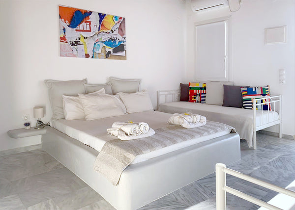 Uno studios luminoso con vista mare e un tramonto formidabile. Situato nel cuore Greece Mykonos town Appartment Sea view: 4 beds +kitchen Entire rental unit vacation rental 43474268