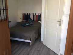 Jolie chambre dans un jardin avec accès entièrement indépendant.  Cette chambre  Cenon, France Petite chambre indépendante sur jardin Private room in home vacation rental 24133934