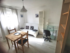 Ce logement de 19m2 parfaitement situé offre un accès facile à tous les sites et Bordeaux, France Bordeaux proche Victoire : studio Entire rental unit vacation rental 50499153
