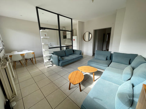 Appartement entier situé au premier étage, très spacieux et très lumineux. <br / Vernaison, France Appartement spacieux de 60 m2 proche du centre Entire rental unit vacation rental 45345710
