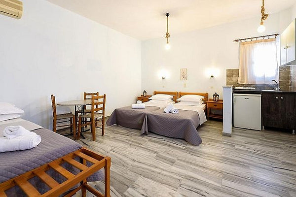 Astoria is a small family hotel located in the heart of Naousa, just 250m. from  Athens, Greece Astoria, in the heart of Naousa (Triple) Private room in bed and breakfast vacation rental 590523108597137899