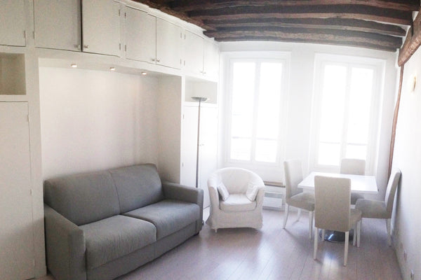 Newly refurbished, charming space in central Paris, with lots of natural light!  Paris, France Beautiful studio in central Paris Private room in rental unit vacation rental 3808897