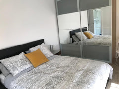 <b>The space</b><br />A large window faces the bed showing a magnificient view o Milan, Italy Private room next to cité du vin Private room in rental unit vacation rental 29939761