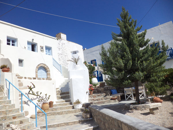 Authentic traditional cycladic house in the village of Plaka, capital of Milos i Pollonia, Greece Authentic Traditional Cycladic house Island vacation rental 2138629