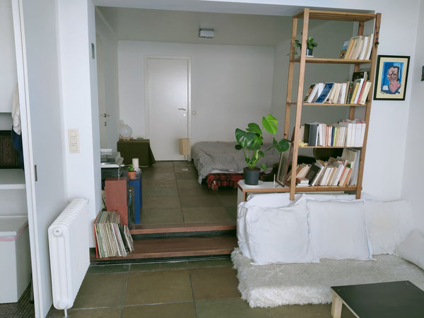 Ce charmant studio et sa petite cour isolés du reste de l'immeuble vous seront t Brussels, Belgium Ixelles, joli studio avec cour rue Faider Entire rental unit vacation rental 578097422158000858