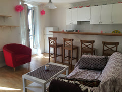 Appartement au premier étage avec une chambre et une cuisine- bar fonctionelle e France Appartement Cosy Parisien Entire rental unit vacation rental 19973925