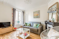 Appartement parisien avec vue sur la Tour Eiffel, idéalement situé.<br /><br />L Paris, France Appartement lumineux et calme, vue Tour Eiffel Entire rental unit vacation rental 22723214