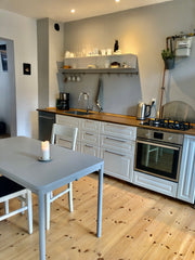 Nyd det ægte charmerende Nørrebro liv i denne centralt beliggende bolig. Tæt på  Copenhagen, Denmark Hyggelig lille lejlighed i København - Nørrebro Entire condo vacation rental 53105355