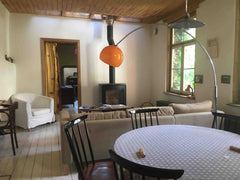 La maison située  au bout d'une ancienne impasse, un peu hors du temps bordée pa Argentat, France Maison de charme intérieur d'ilot Entire townhouse vacation rental 17776963