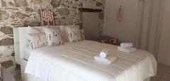 Face à une magnifique vue sur la montagne.  Notre maison d'hôtes de 290m2 vous a Velaux, France Cocooning blue house ch3 Private room in bed and breakfast vacation rental 667890729305663605