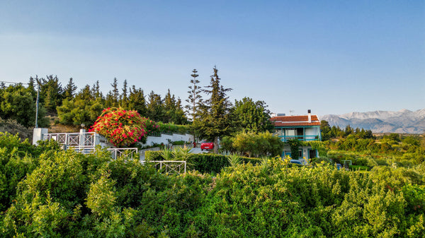 Ce petit studio tout équipé  se trouve devant la piscine. La vue donne sur une c Almyrida, Greece Un nid préservé que j'aimerais vous faire partager Entire rental unit vacation rental 33304383