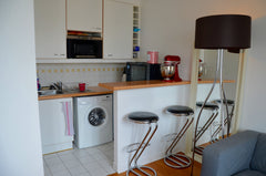 Mon appartement se situe à 200m de la Tour Eiffel au dernier étage de l'immeuble Paris, France Charmant 2 pièce proche tour eiffel Entire rental unit vacation rental 4964586