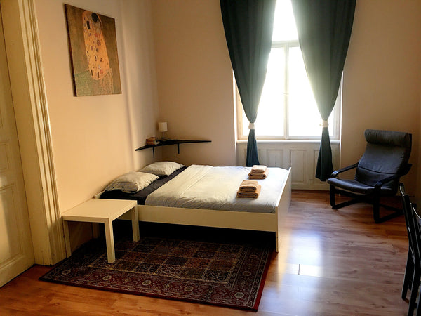 Large, bright and quiet apartment in the center of Prague. Close to transportati New York, NY Spacious 3 Bedroom Prague 1 Apartment, City Center Entire rental unit vacation rental 19692497