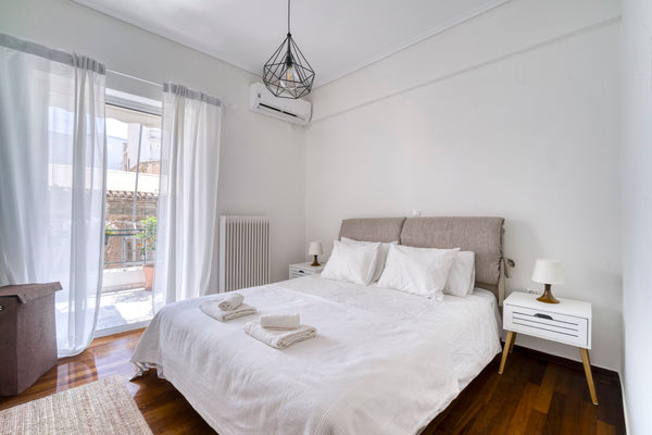 A brand new, stylish and recently renovated 1 bed-roomed apartment in central At Basque Country, Spain Stylish flat in central Athens/5 mins fm the metro Entire rental unit vacation rental 35311344