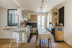 One bed room apartment, comfortable, well connected, and ideally located to expl Paris, France Cosiest loft in the center of paris Entire rental unit vacation rental 4775704