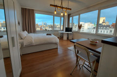 Séjournez à 2 pas de la Grand place, du quartier Dansaert, de la place Sainte Ca  Studio en plein centre de Bruxelles Entire rental unit vacation rental 50281615