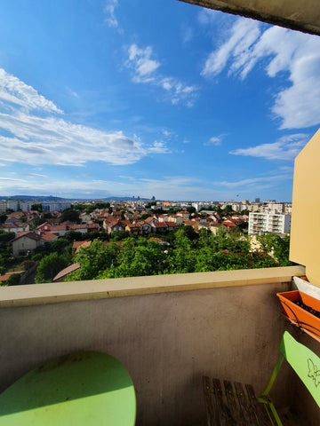 Bonjour,<br />Appartement avec une belle vue sans vis-à-vis au 7e étage avec asc  Appartement T3 avec belle vue à Lyon 8 Entire rental unit vacation rental 702664035246909204