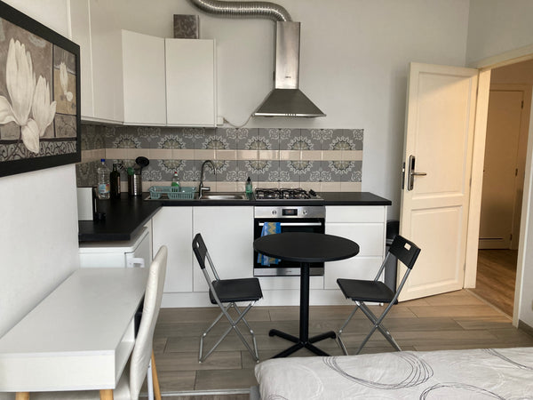 New flat with  an equipped kitchen, Italian style mosaic tiling in the bathroom, Uccle, Belgium Studio comfortable à Bruxelles Entire rental unit vacation rental 555632483431529555