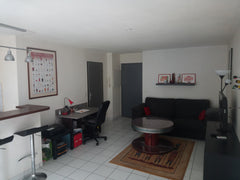 Appartement deux pièces de 45 m² avec une place de parking privative dans une ré Bordeaux, France Appartement Cosy à Bordeaux, deux pièces Entire condo vacation rental 53130711