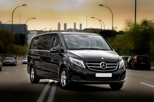 Private Arrival Transfer London Stansted Airport to Central London by Luxury Van  Private Tours and Travel Guide Europe London CITY Stansted Mountfitchet Destination Tour