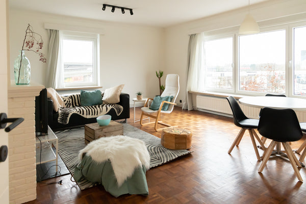Met een oppervlakte van 100 m² biedt dit pas gerenoveerde appartement veel ruimt Oosterzele, Belgium Ruim, licht, goedgelegen apt 2 slpk gratis parking Entire condo vacation rental 53684925