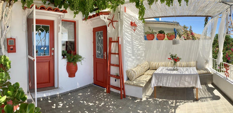 Aristomenis house is a budget holiday house just 50m from the beautiful Cretan s Rethimnon, Greece Aristomenis house, in Lentas, No car needed Entire home vacation rental 24811759